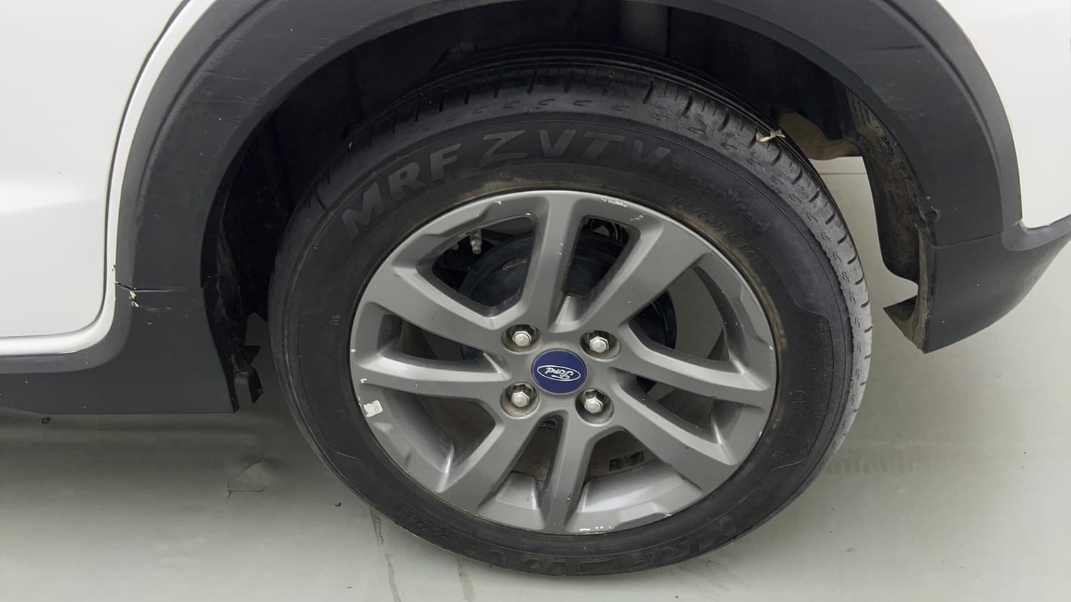 Used 2018 Ford Freestyle Titanium 1.2 Ti-VCT Petrol Manual tyres LEFT REAR TYRE RIM VIEW