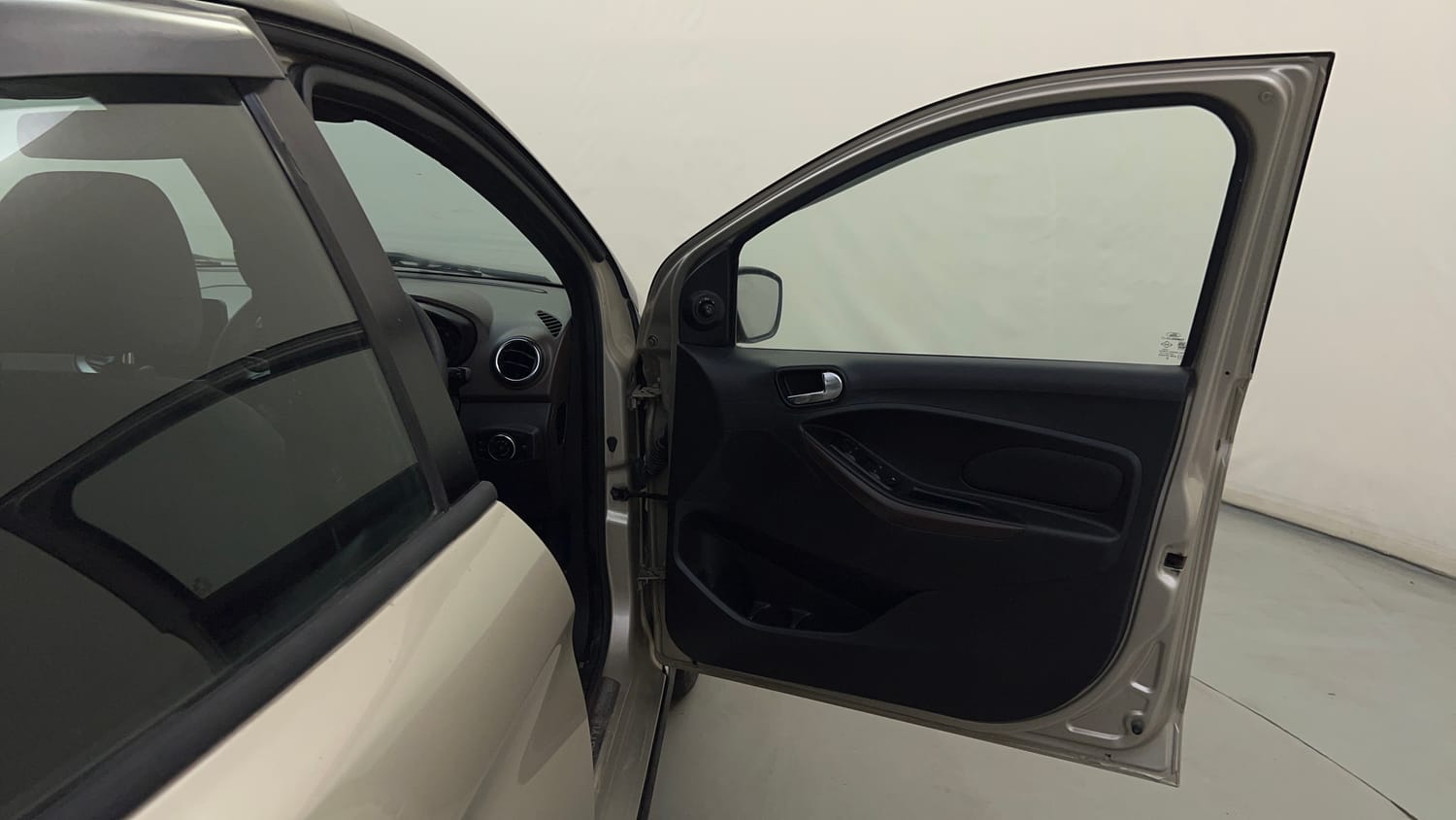 Used 2018 Ford Freestyle Titanium Plus 1.2 Ti-VCT Petrol Manual interior RIGHT FRONT DOOR OPEN VIEW