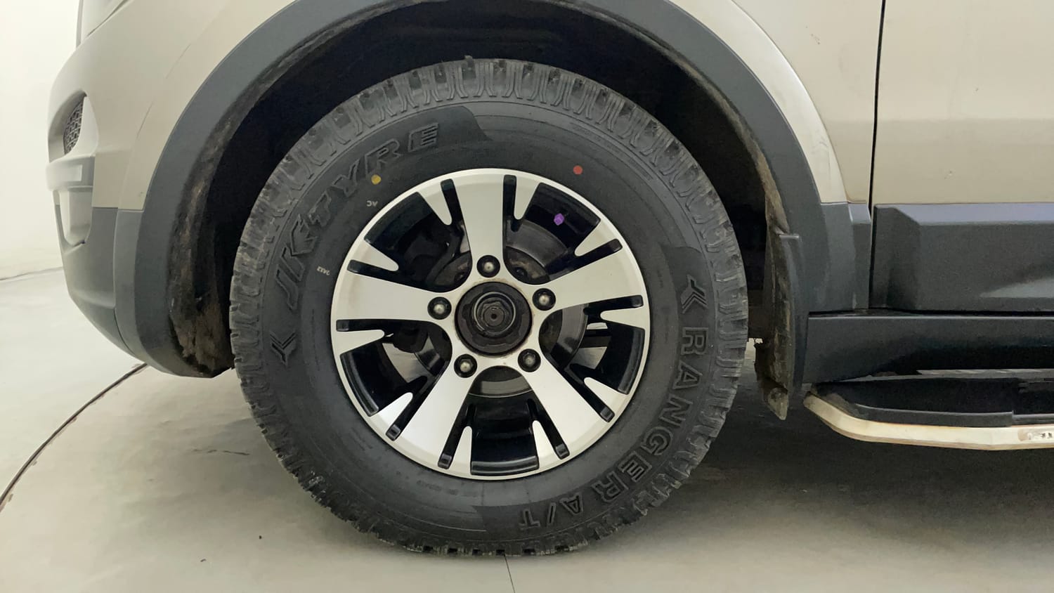 Used 2017 Tata Hexa XT 4x2 7 STR Diesel Manual tyres LEFT FRONT TYRE RIM VIEW