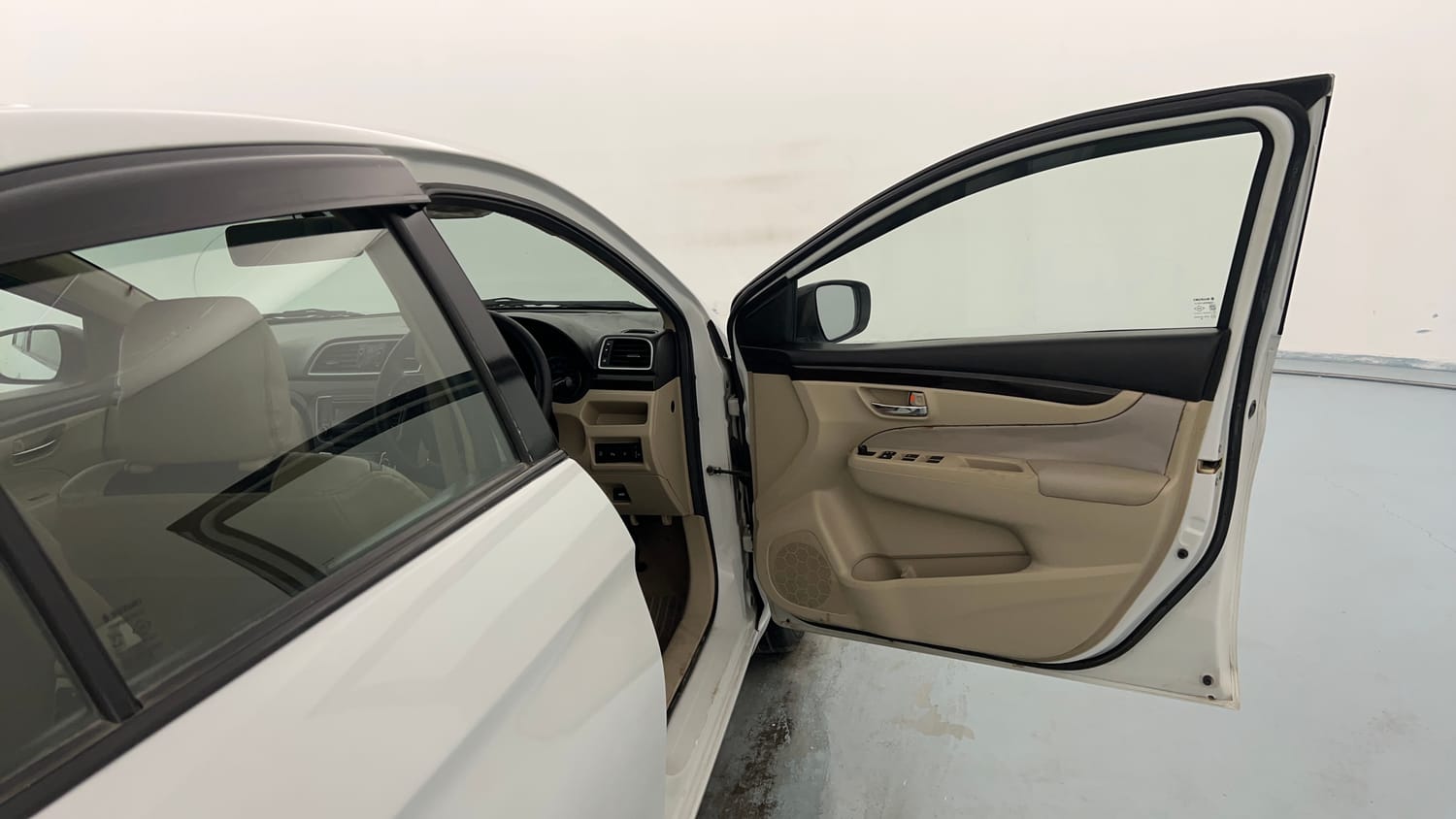 Used 2018 Maruti Suzuki Ciaz Delta 1.3 Hybrid Diesel Manual interior RIGHT FRONT DOOR OPEN VIEW