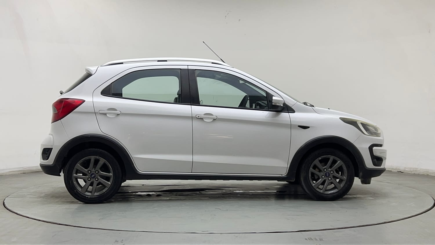 Used 2018 Ford Freestyle Titanium 1.2 Ti-VCT Petrol Manual exterior RIGHT SIDE VIEW