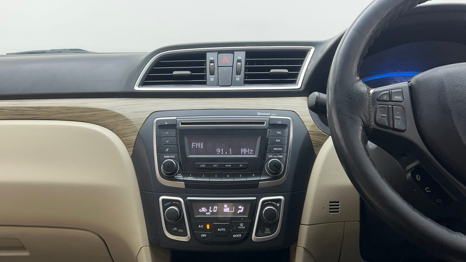 Used 2019 Maruti Suzuki Ciaz Delta Hybrid 1.5 Petrol Manual interior MUSIC SYSTEM & AC CONTROL VIEW