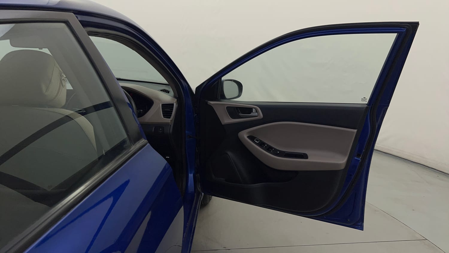 Used 2015 Hyundai Elite i20 Sportz 1.2 Petrol Manual interior RIGHT FRONT DOOR OPEN VIEW