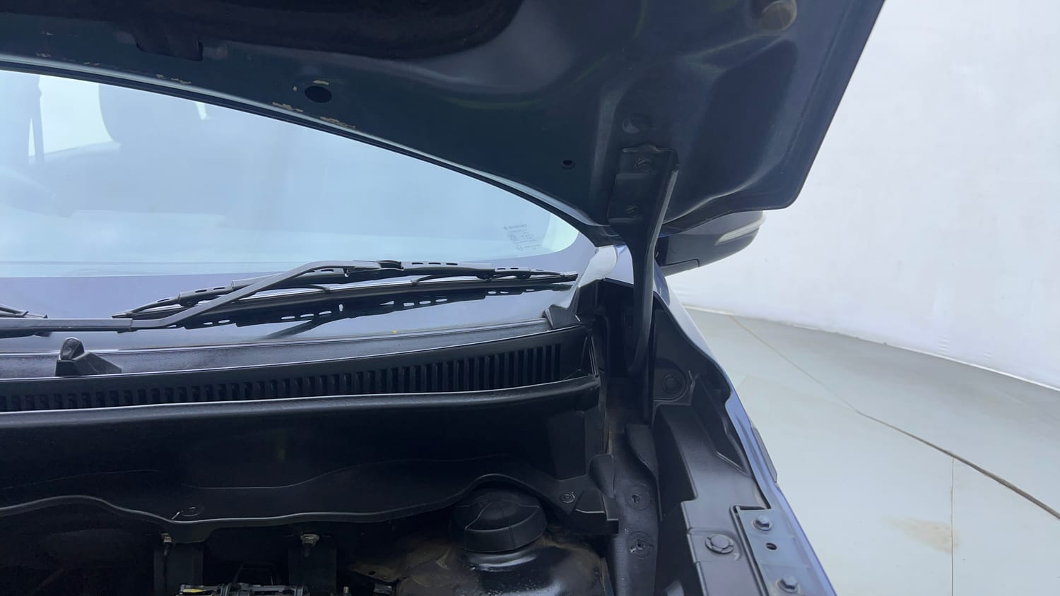 Used 2019 Maruti Suzuki XL6 Alpha MT Petrol Petrol Manual engine ENGINE LEFT SIDE HINGE & APRON VIEW