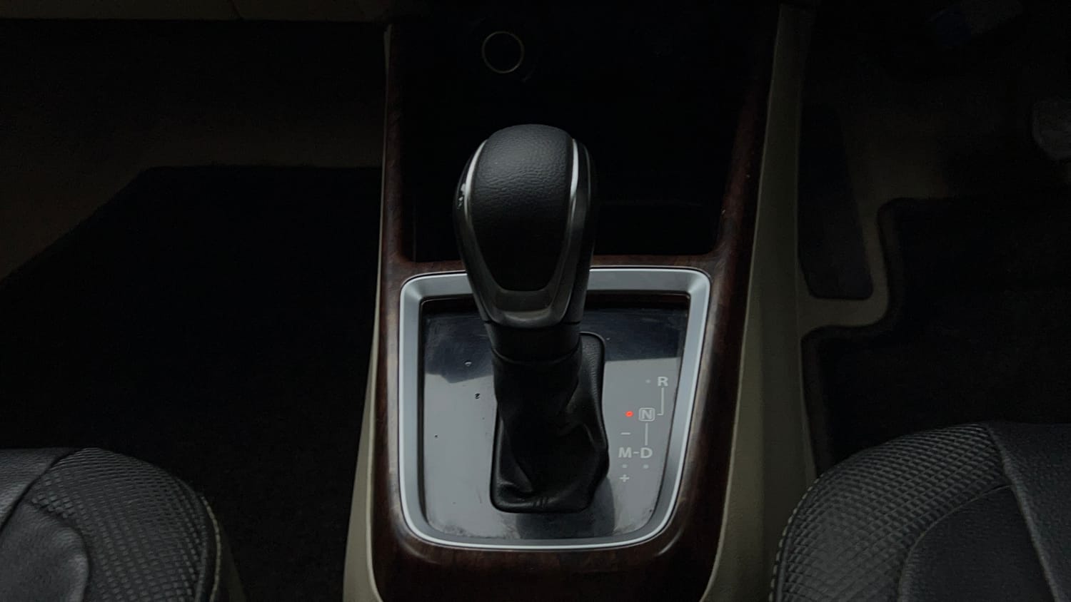 Used 2018 Maruti Suzuki Dzire VXi AMT Petrol Automatic interior GEAR  KNOB VIEW