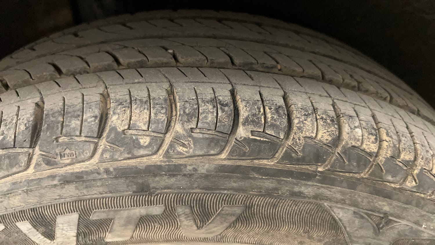 Used 2018 Maruti Suzuki Baleno Delta 1.2 Petrol Manual tyres RIGHT REAR TYRE TREAD VIEW