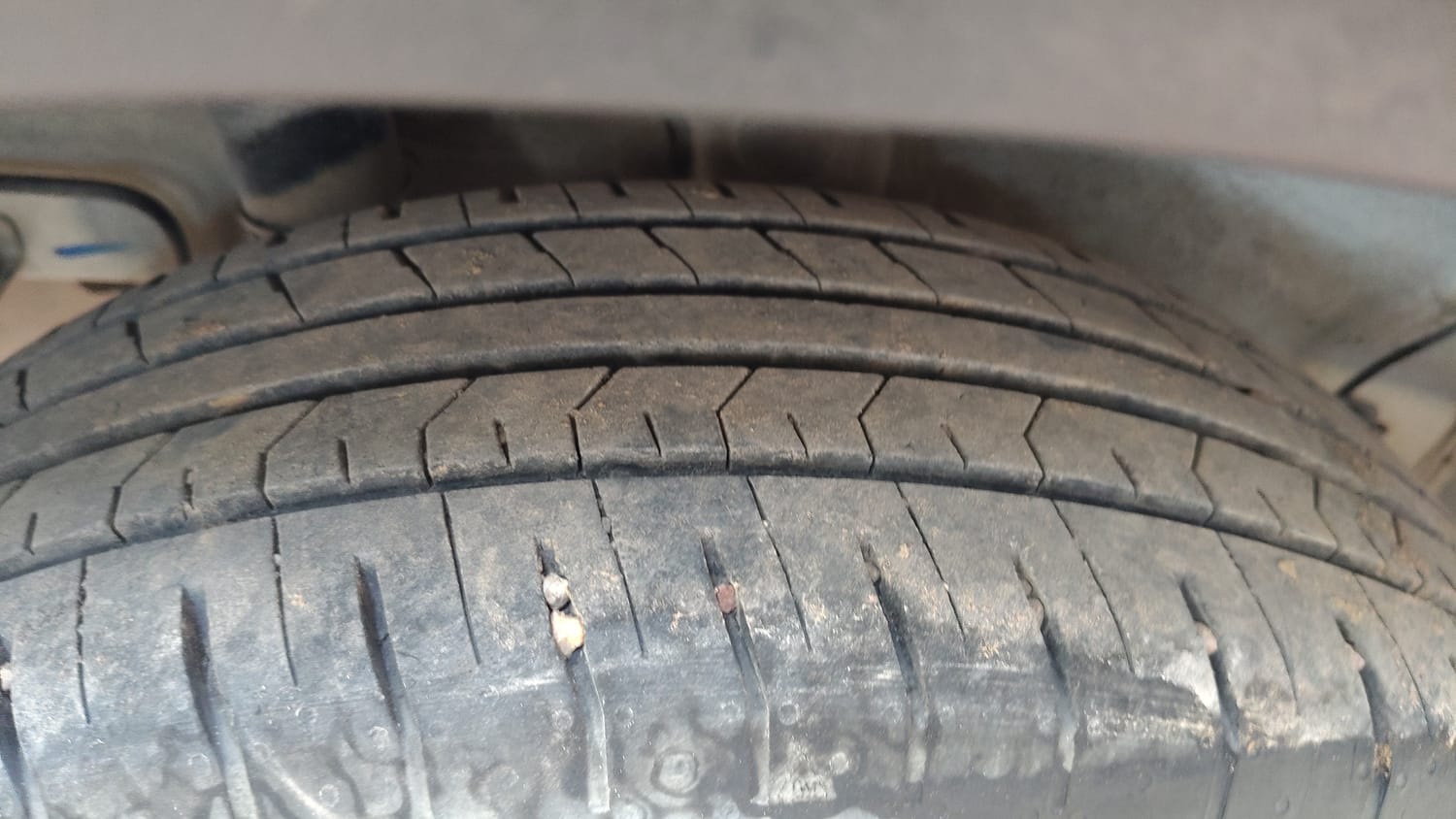 Used 2024 Hyundai Venue S (O) Plus 1.2 Petrol Adventure Edition Petrol Manual tyres RIGHT REAR TYRE TREAD VIEW