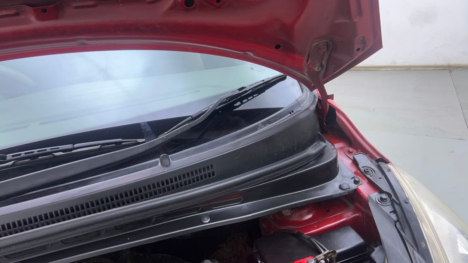 Used 2012 Hyundai i10 Sportz 1.2 AT Kappa2 Petrol Automatic engine ENGINE LEFT SIDE HINGE & APRON VIEW