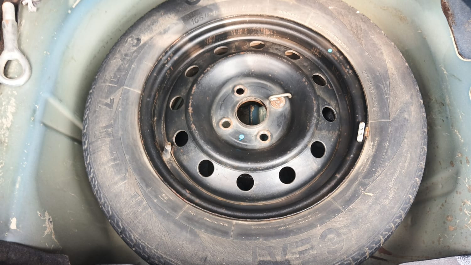 Used 2013 Maruti Suzuki Swift Dzire VDI Diesel Manual tyres SPARE TYRE VIEW