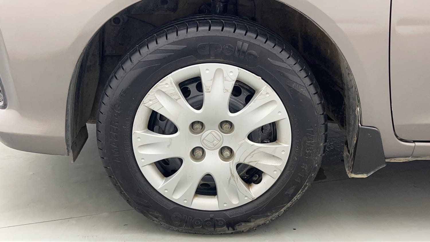 Used 2016 Honda Amaze 1.2 SX i-VTEC Petrol Manual tyres LEFT FRONT TYRE RIM VIEW