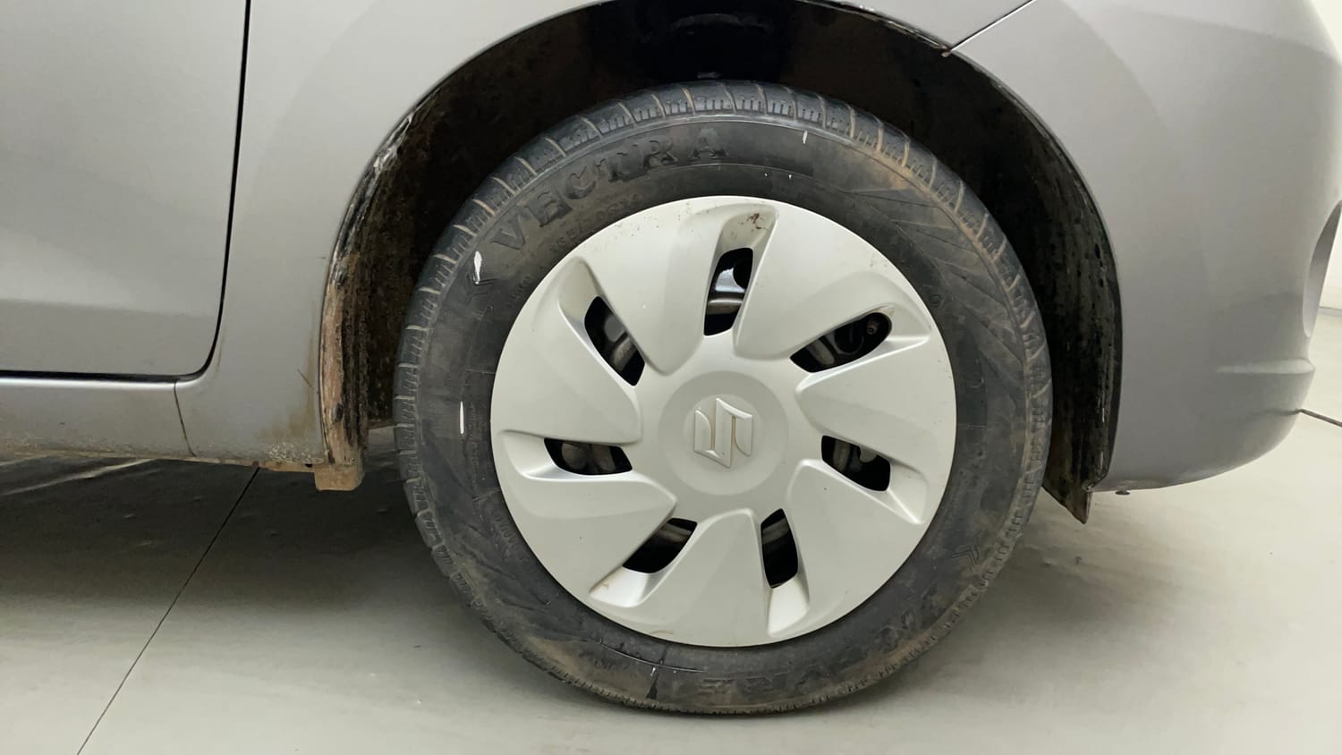 Used 2014 Maruti Suzuki Celerio VXi AMT Petrol Automatic tyres RIGHT FRONT TYRE RIM VIEW