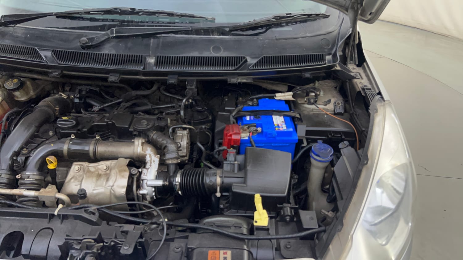 Used 2016 Ford Figo Titanium Plus 1.5 TDCi Diesel Manual engine ENGINE LEFT SIDE HINGE & APRON VIEW