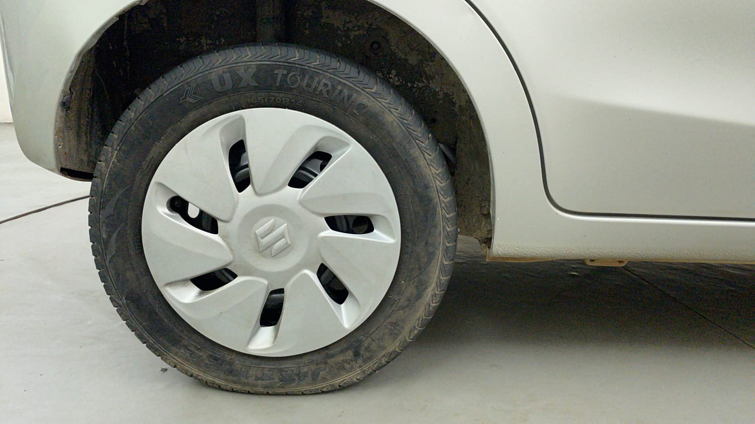 Used 2015 Maruti Suzuki Celerio VXi AMT Petrol Automatic tyres RIGHT REAR TYRE RIM VIEW