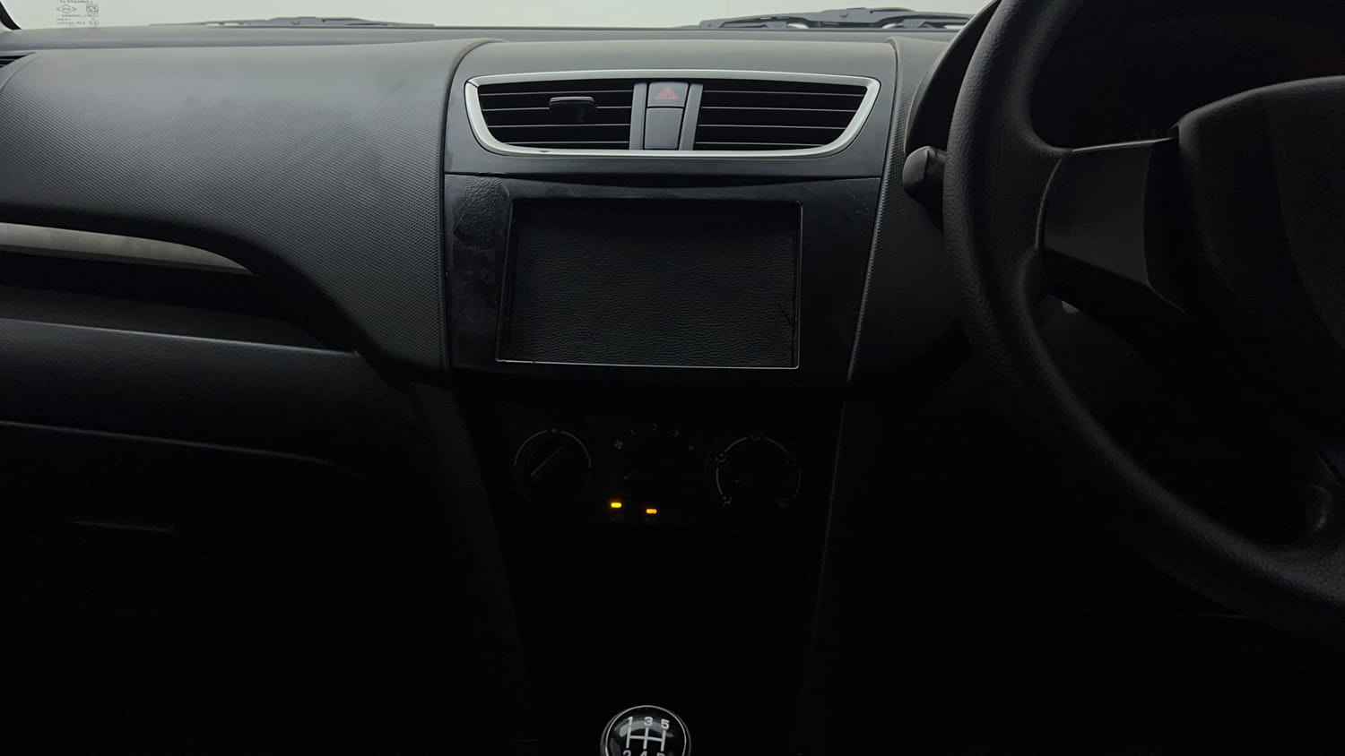 Used 2016 Maruti Suzuki Swift Lxi (O) Petrol Manual interior MUSIC SYSTEM & AC CONTROL VIEW