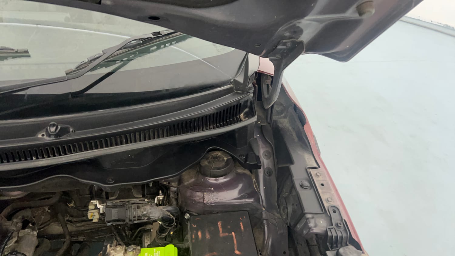 Used 2020 Maruti Suzuki XL6 Alpha MT Petrol Petrol Manual engine ENGINE LEFT SIDE HINGE & APRON VIEW
