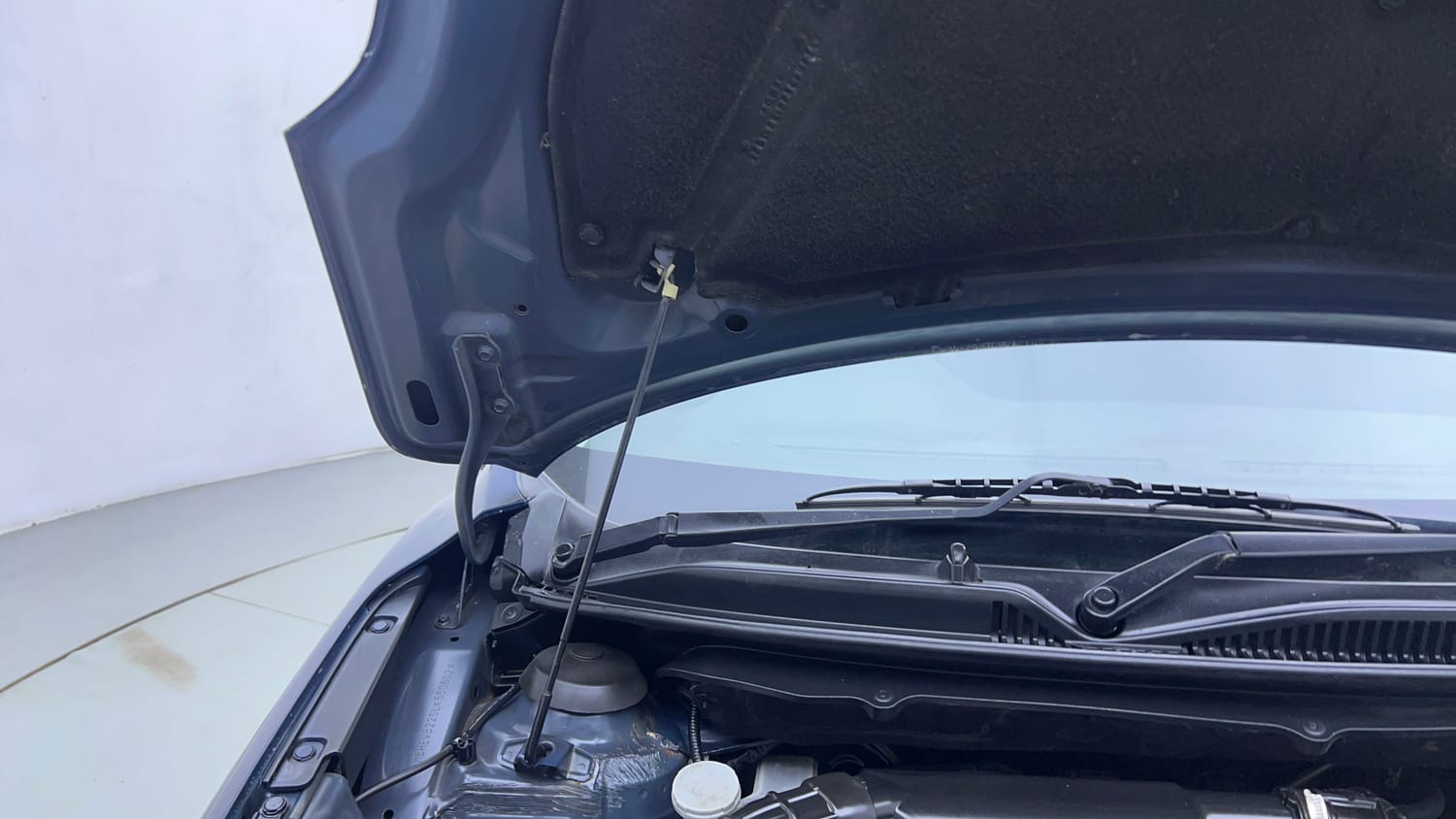 Used 2021 Maruti Suzuki Baleno Alpha Petrol Manual engine ENGINE RIGHT SIDE HINGE & APRON VIEW