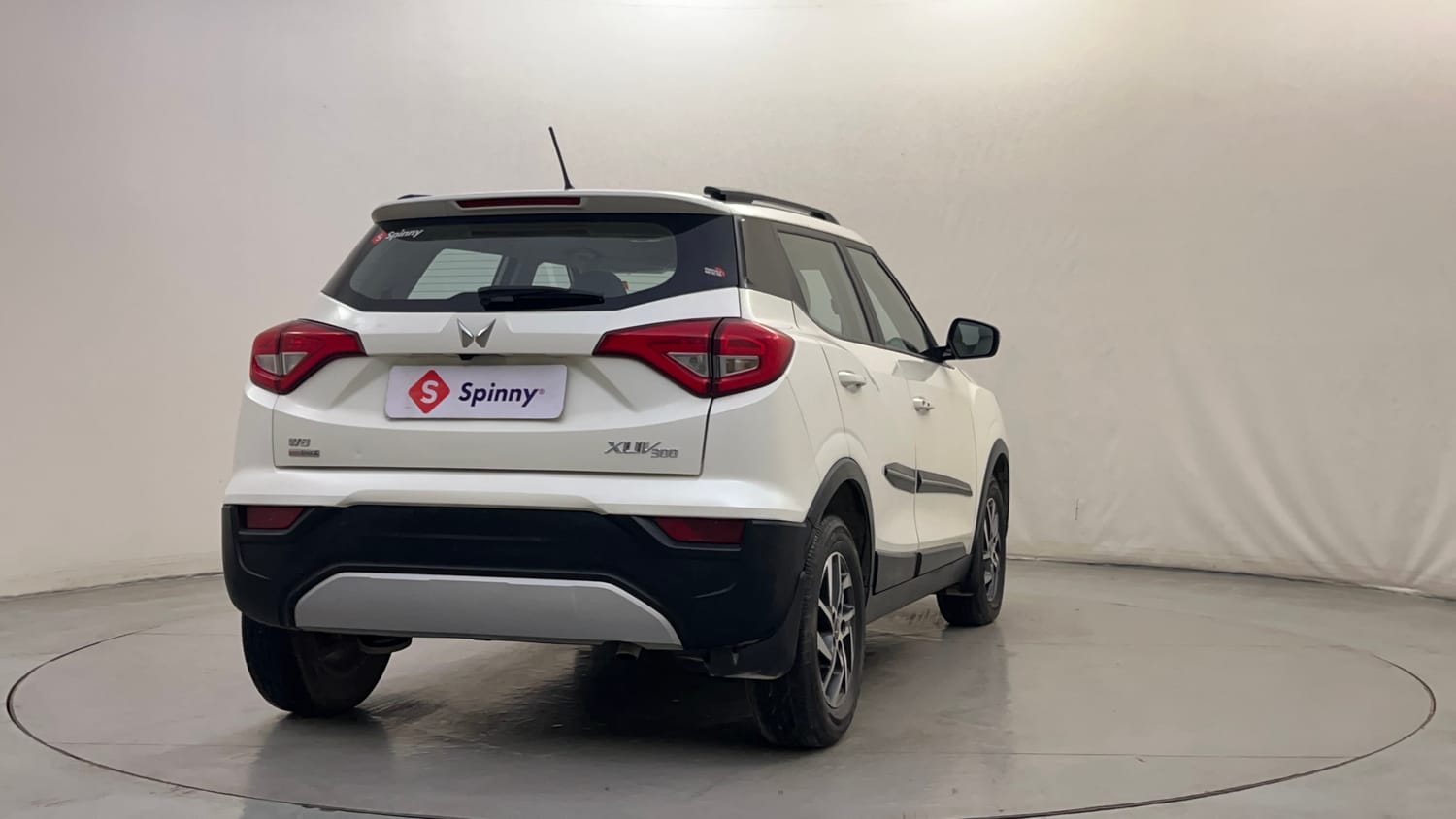 Used 2023 Mahindra XUV 300 W8 (O) 1.5 Diesel AMT Diesel Automatic exterior RIGHT REAR CORNER VIEW