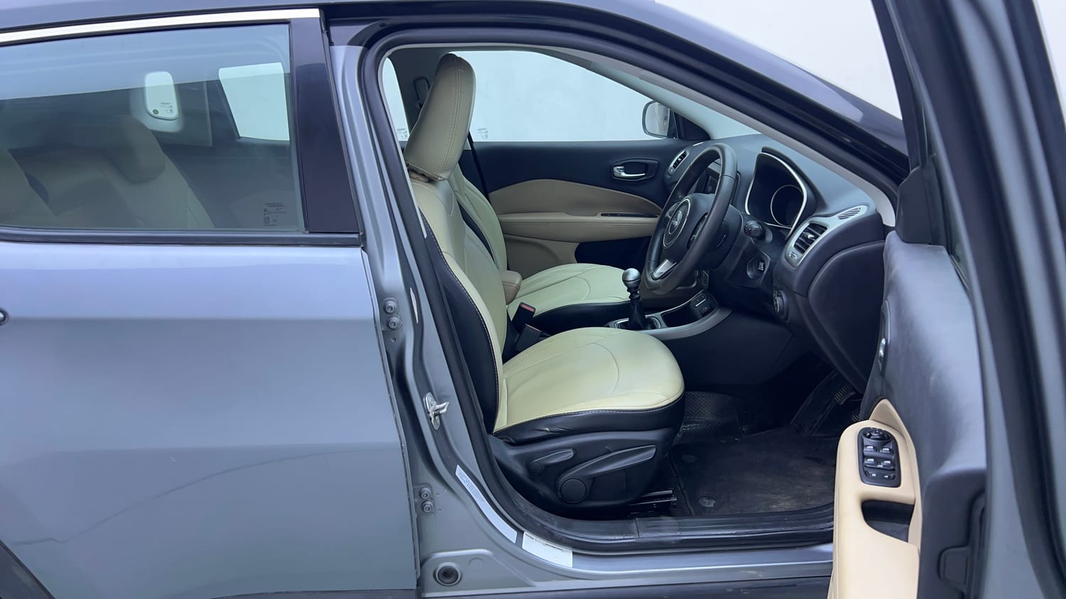 Used 2018 Jeep Compass Longitude (O) 2.0 Diesel Diesel Manual interior RIGHT SIDE FRONT DOOR CABIN VIEW
