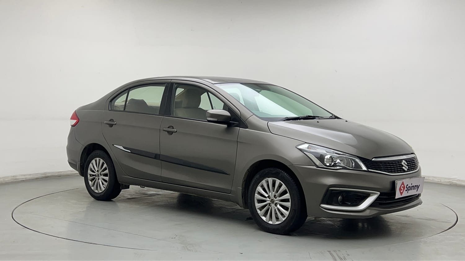 Used 2019 Maruti Suzuki Ciaz Delta Hybrid 1.5 Petrol Manual exterior RIGHT FRONT CORNER VIEW