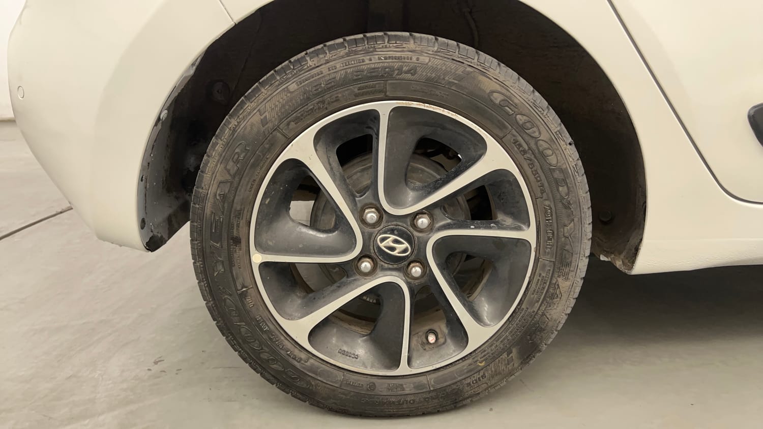 Used 2017 Hyundai Grand i10 Asta 1.2 Kappa VTVT Petrol Manual tyres RIGHT REAR TYRE RIM VIEW