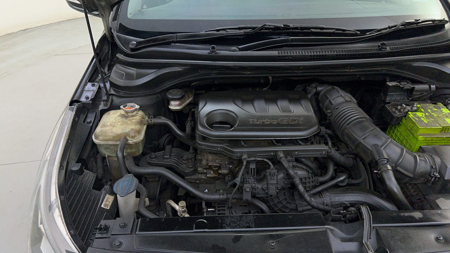 Used 2020 Hyundai Verna SX (O) 1.0 Turbo DCT Petrol Automatic engine ENGINE RIGHT SIDE HINGE & APRON VIEW