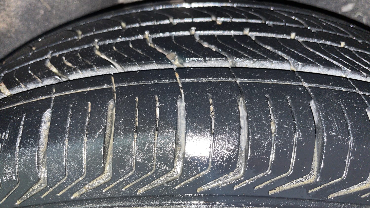 Used 2016 Ford EcoSport Titanium 1.5L TDCi Diesel Manual tyres RIGHT REAR TYRE TREAD VIEW