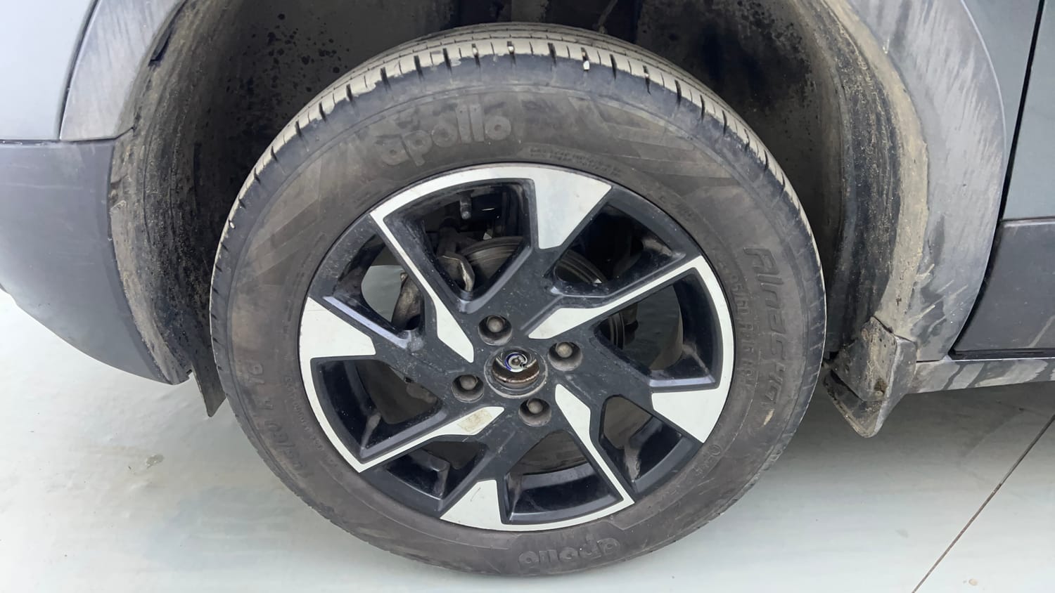 Used 2024 Tata Punch Creative Dual Tone AMT Petrol Automatic tyres LEFT FRONT TYRE RIM VIEW