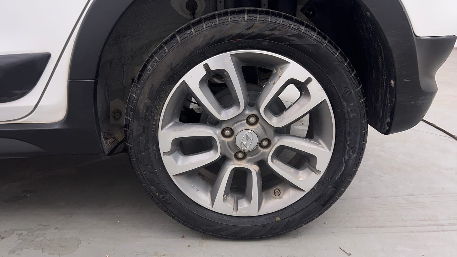 Used 2017 Hyundai i20 Active 1.2 S Petrol Manual tyres LEFT REAR TYRE RIM VIEW