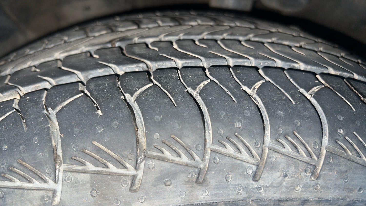Used 2020 Kia Seltos HTX 1.5 Petrol Manual tyres LEFT FRONT TYRE TREAD VIEW
