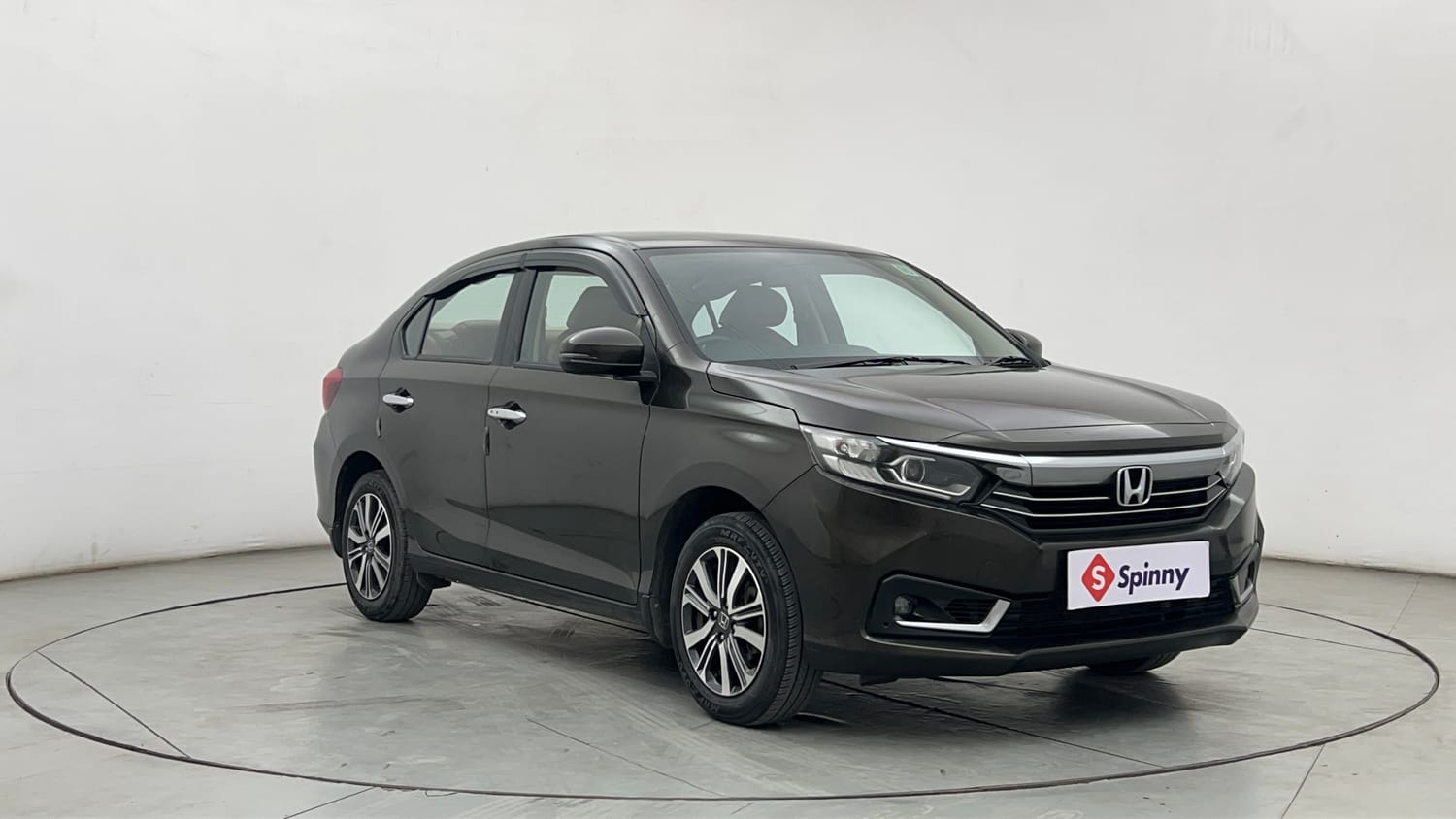 Used 2023 Honda Amaze VX MT 1.2 Petrol Petrol Manual exterior RIGHT FRONT CORNER VIEW