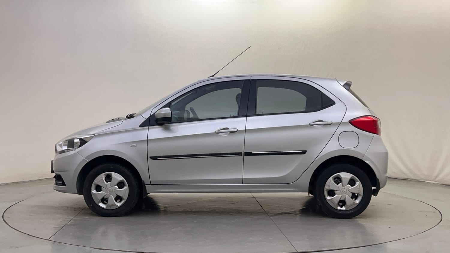 Used 2016 Tata Tiago Revotron XT Petrol Manual exterior LEFT SIDE VIEW