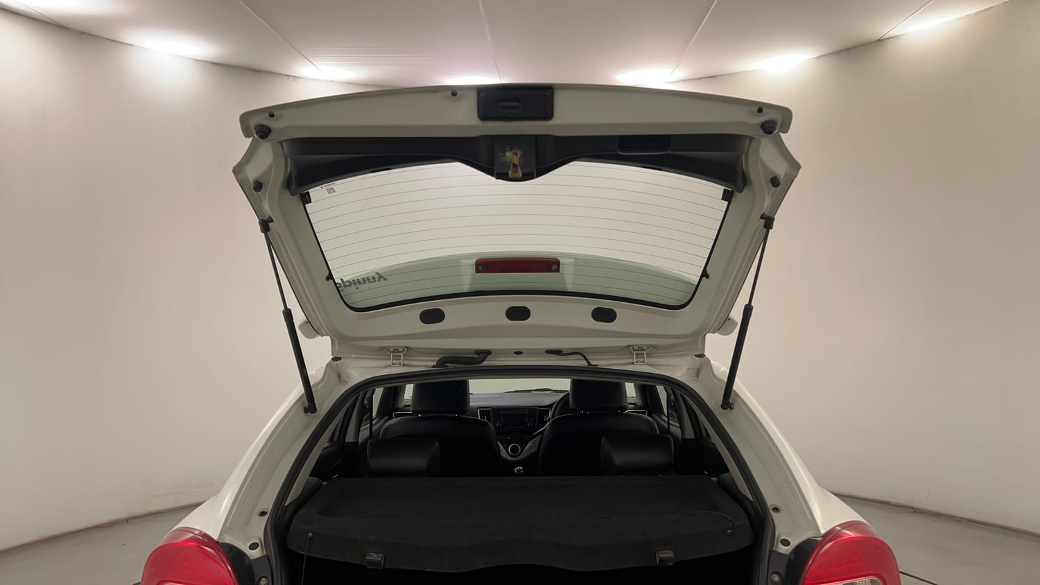 Used 2018 Maruti Suzuki Baleno Delta 1.2 Petrol Manual interior DICKY DOOR OPEN VIEW