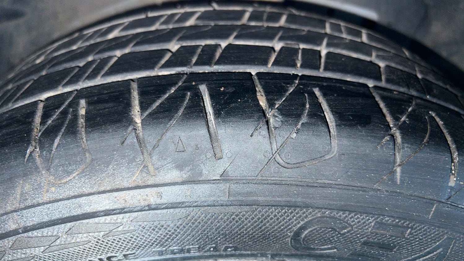 Used 2020 Ford EcoSport Titanium 1.5L Ti-VCT Petrol Manual tyres RIGHT FRONT TYRE TREAD VIEW