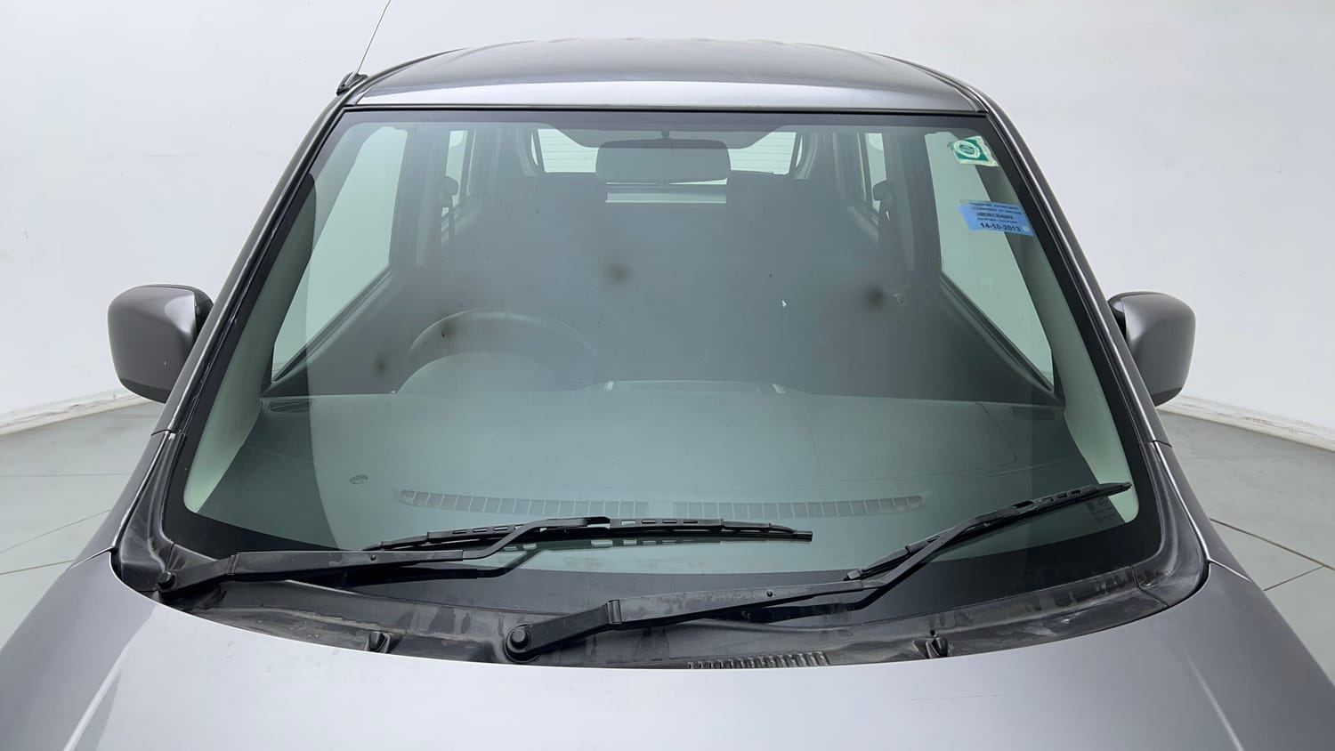 Used 2013 Maruti Suzuki Wagon R Stingray VXi Petrol Manual exterior FRONT WINDSHIELD VIEW