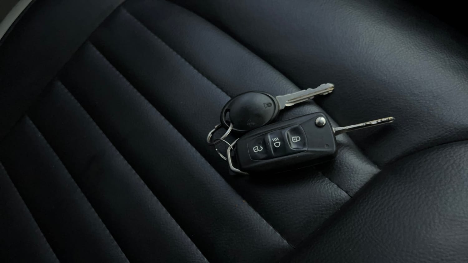 Used 2016 Tata Tiago Revotron XT Petrol Manual extra CAR KEY VIEW