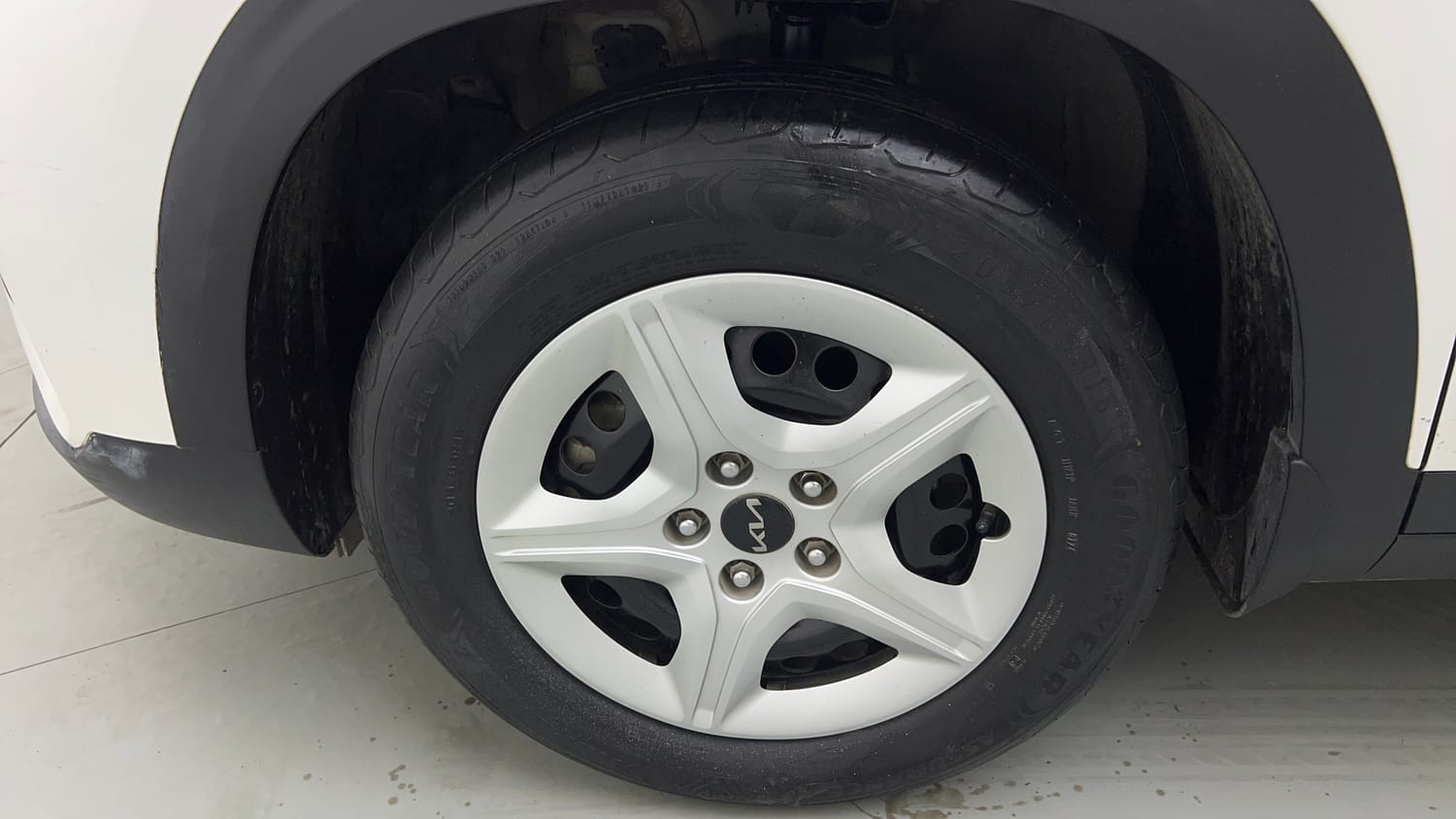 Used 2024 Kia Seltos HTK 1.5 Petrol MT Petrol Manual tyres LEFT FRONT TYRE RIM VIEW