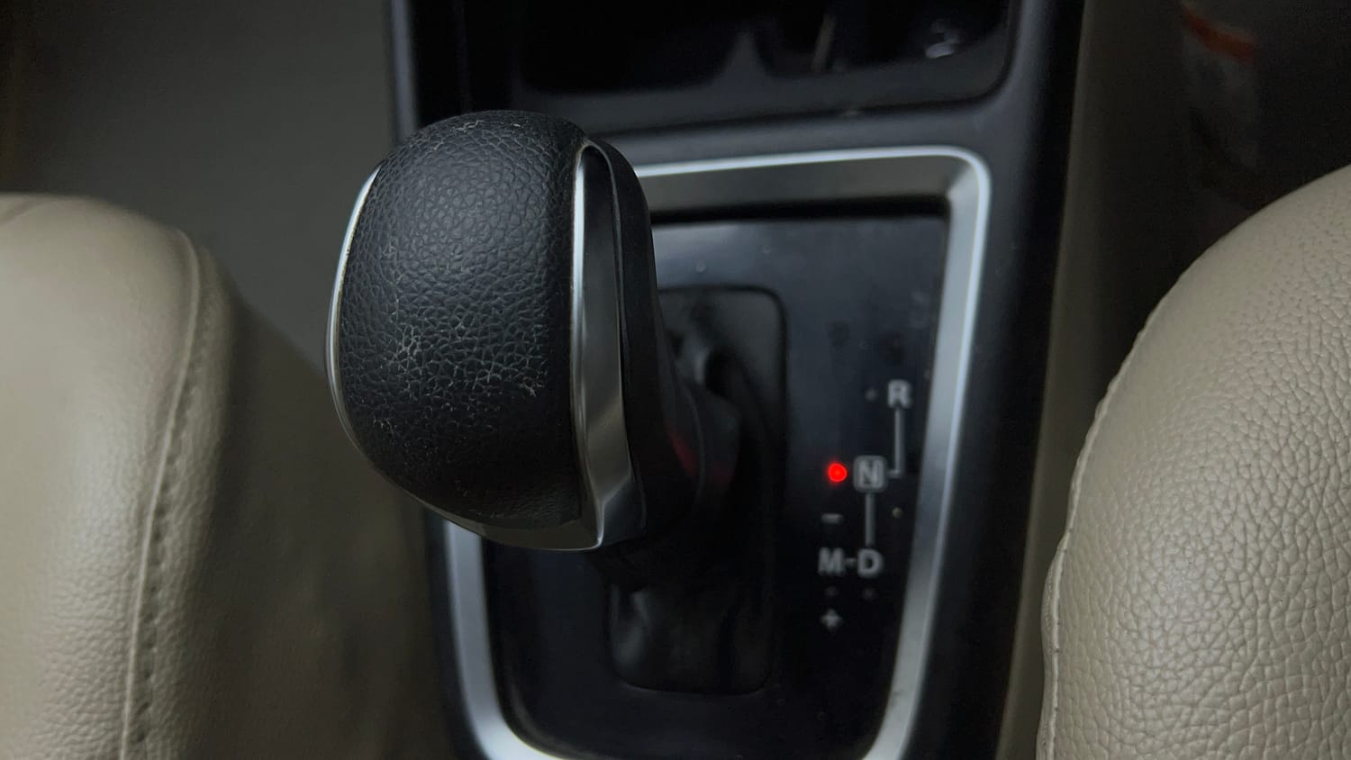 Used 2018 Maruti Suzuki Dzire ZXi AMT Petrol Automatic interior GEAR  KNOB VIEW