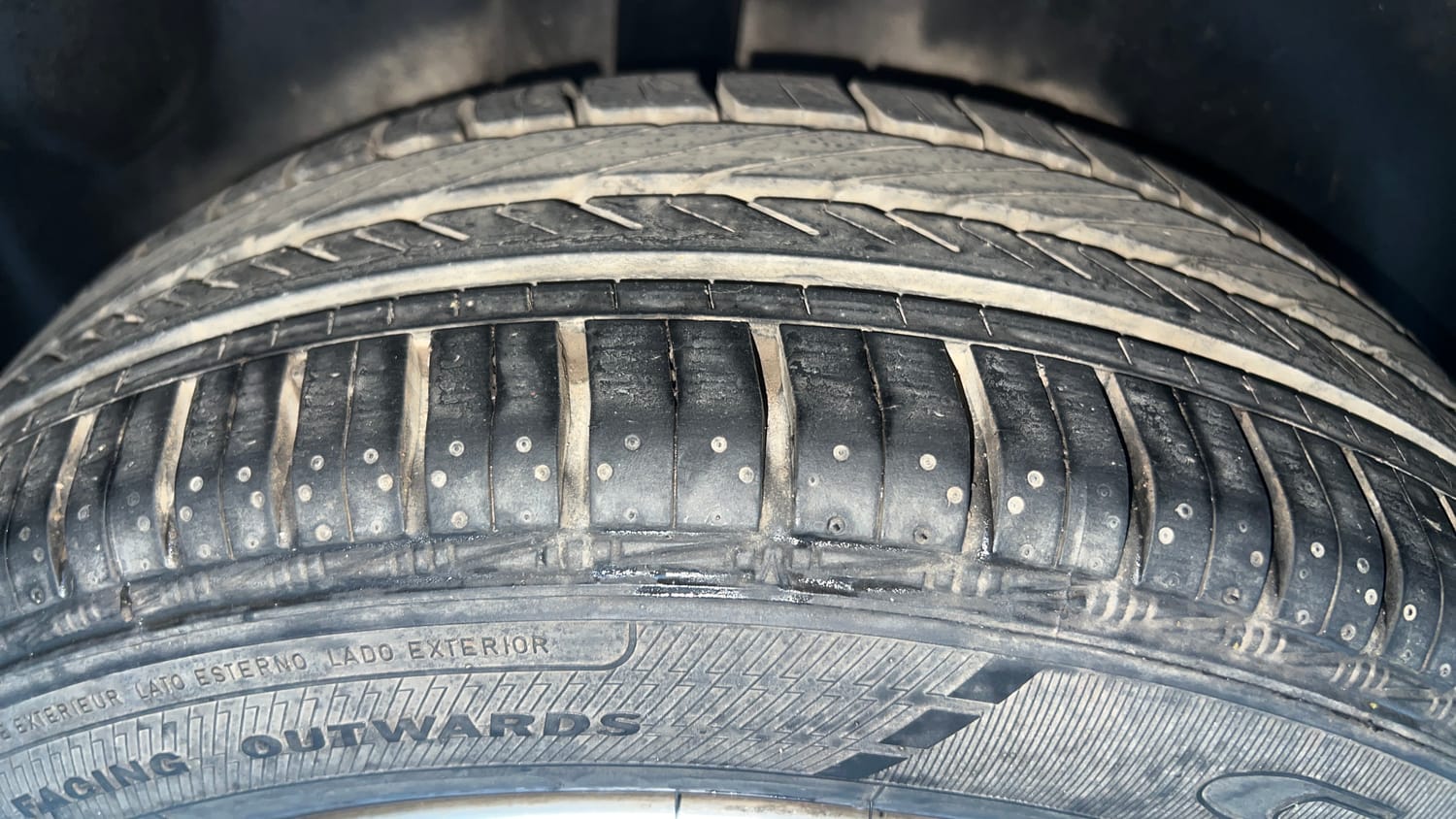 Used 2013 Volkswagen Polo Highline1.2L (P) Petrol Manual tyres RIGHT REAR TYRE TREAD VIEW