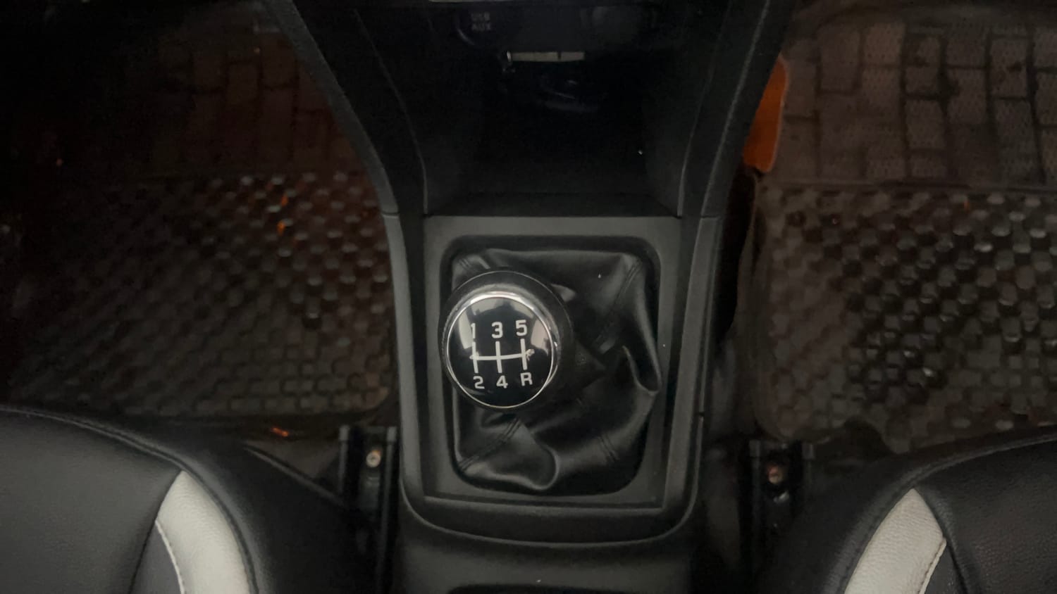 Used 2020 maruti-suzuki Vitara Brezza ZXi Plus Petrol Manual interior GEAR  KNOB VIEW