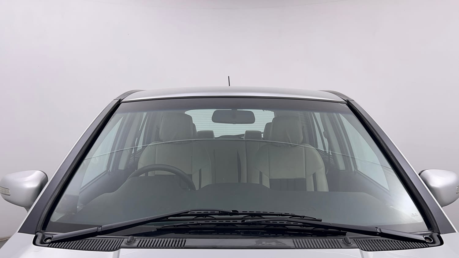 Used 2017 Tata Hexa XM 4x2 7 STR Diesel Manual exterior FRONT WINDSHIELD VIEW
