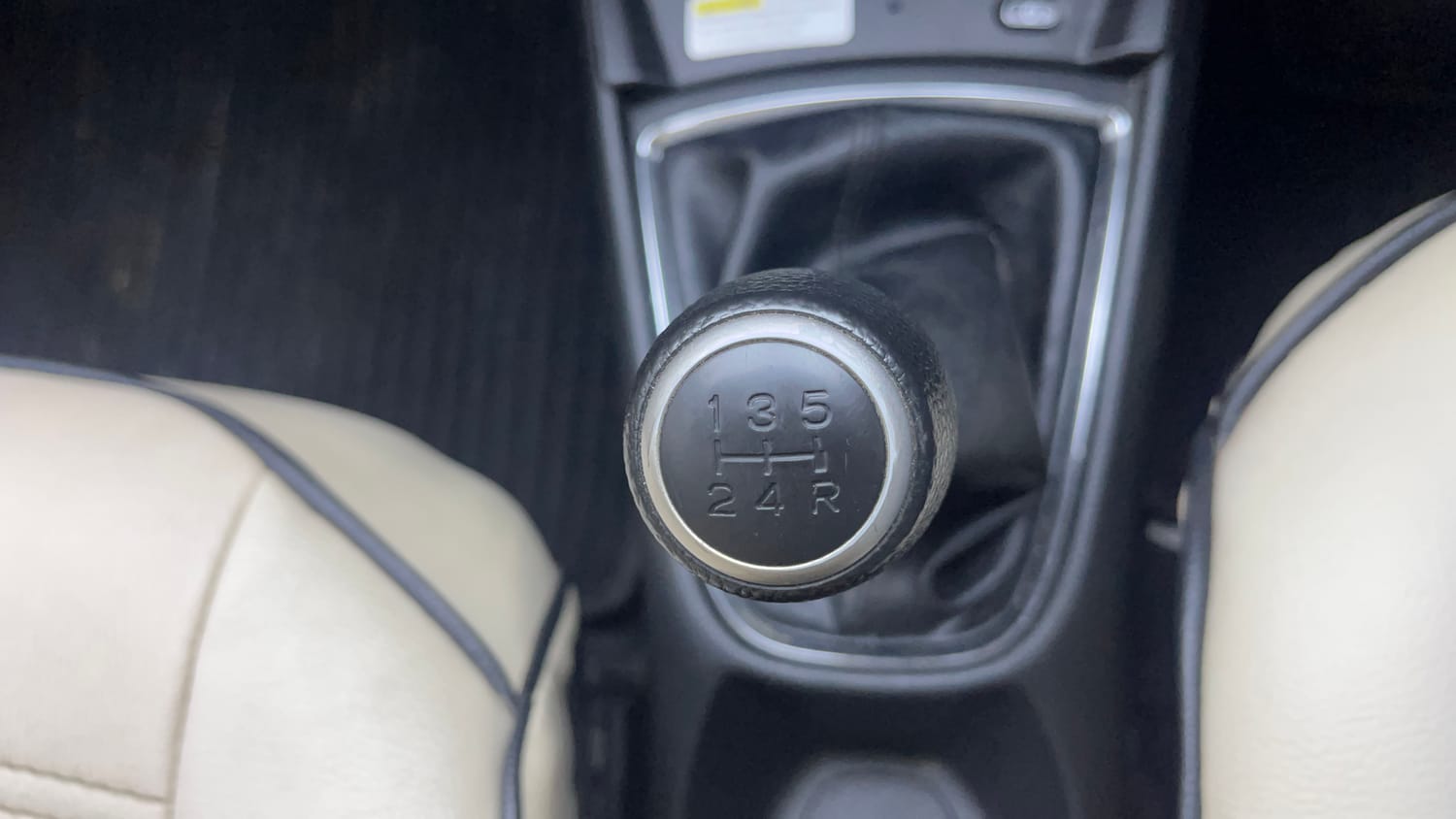 Used 2023 Honda Amaze VX MT 1.2 Petrol Petrol Manual interior GEAR  KNOB VIEW