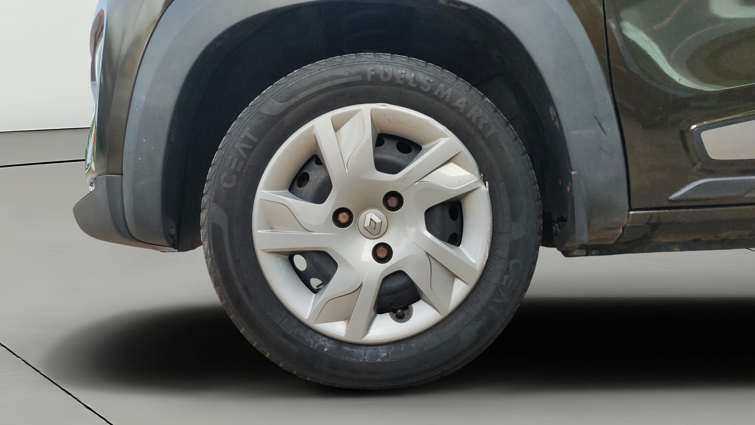 Used 2021 Renault Kwid RXT 1.0 Opt Petrol Manual tyres LEFT FRONT TYRE RIM VIEW