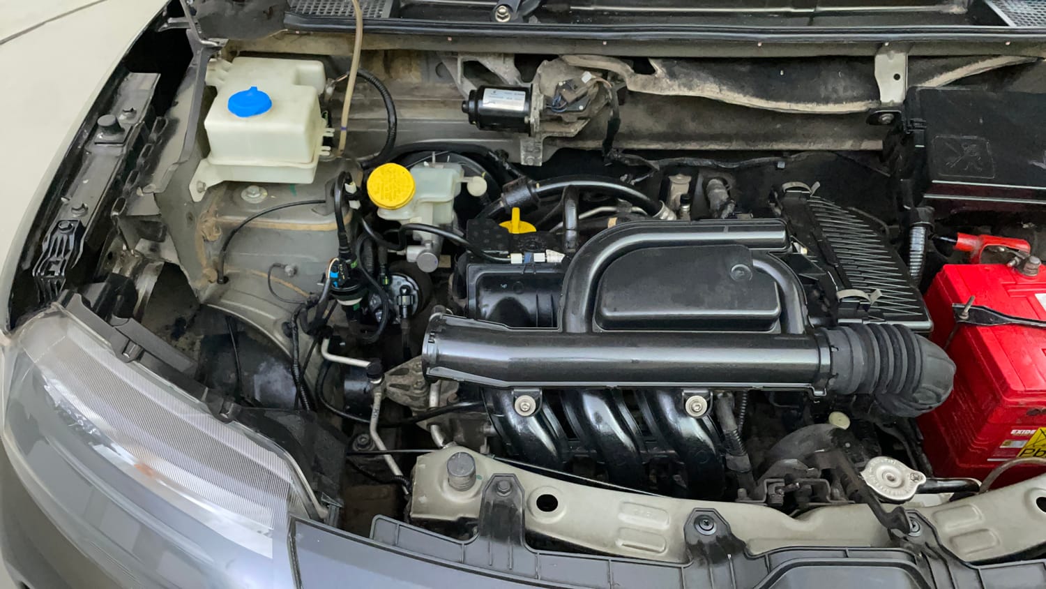 Used 2021 Renault Kwid RXT 1.0 AMT Opt Petrol Automatic engine ENGINE RIGHT SIDE VIEW