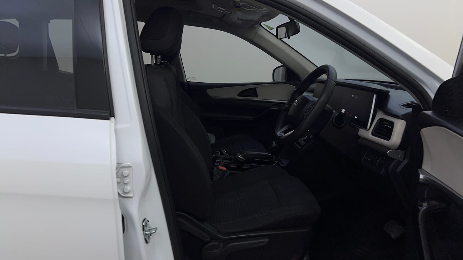 Used 2025 Mahindra XUV700 AX5 Diesel AT 7 STR Diesel Automatic interior RIGHT SIDE FRONT DOOR CABIN VIEW