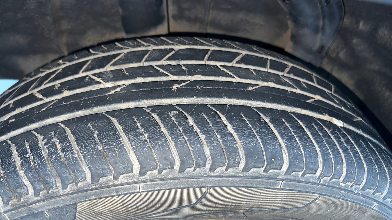 Used 2022 Renault Kiger RXT MT Petrol Manual tyres RIGHT REAR TYRE TREAD VIEW