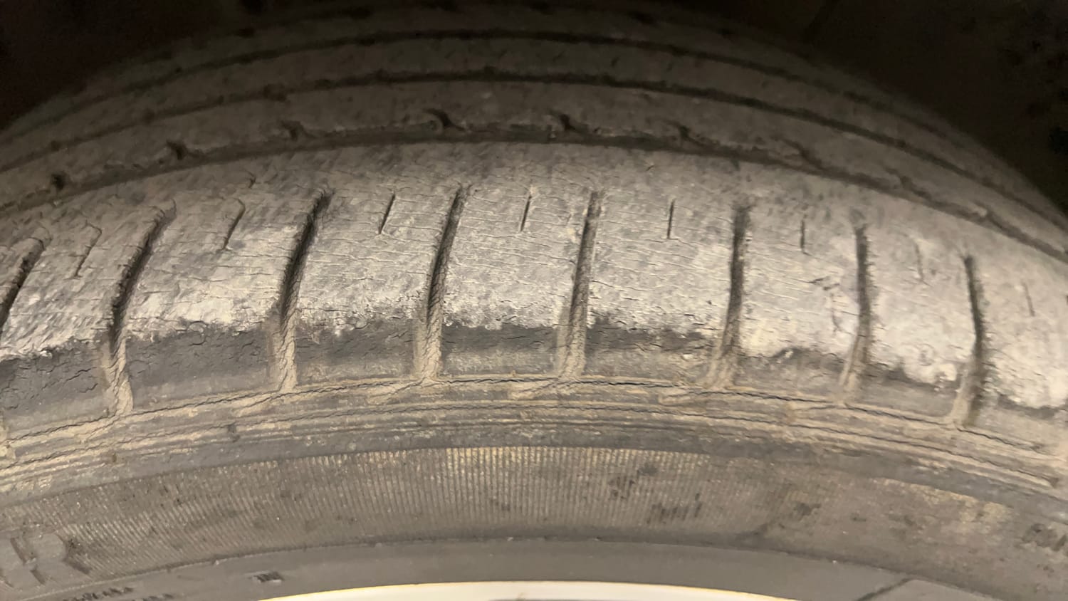 Used 2018 Hyundai Elite i20 Asta 1.2 (O) Petrol Manual tyres RIGHT FRONT TYRE TREAD VIEW