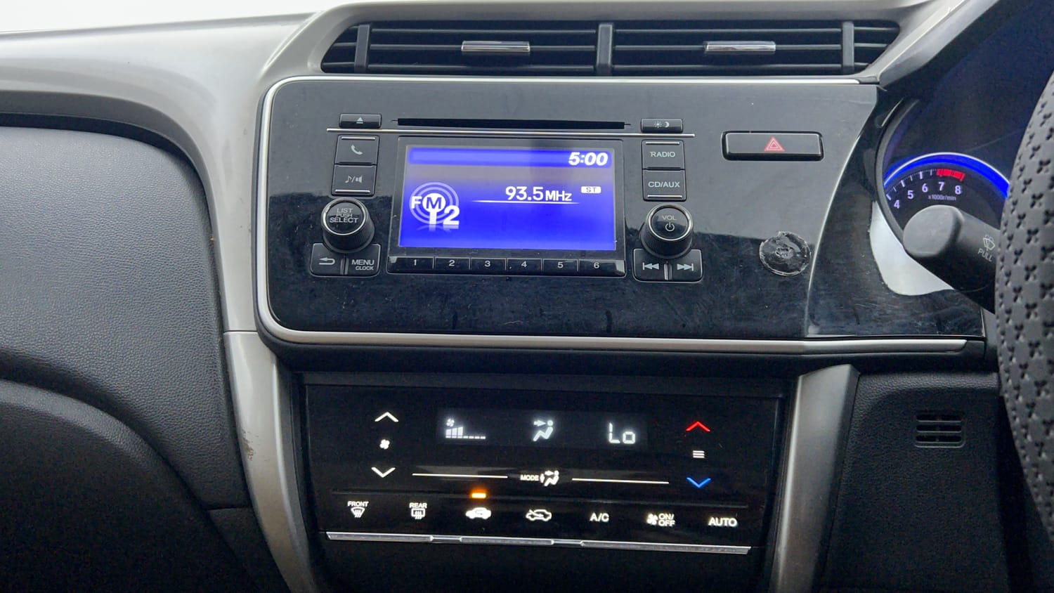 Used 2017 Honda City V Petrol Manual interior MUSIC SYSTEM & AC CONTROL VIEW