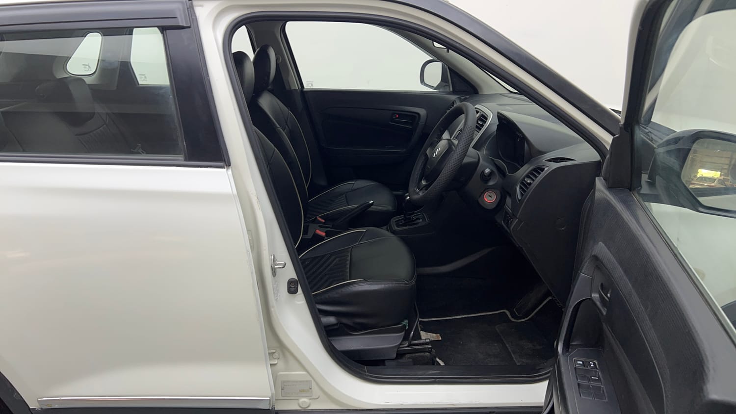Used 2018 maruti-suzuki Vitara Brezza VDi AGS Diesel Automatic interior RIGHT SIDE FRONT DOOR CABIN VIEW