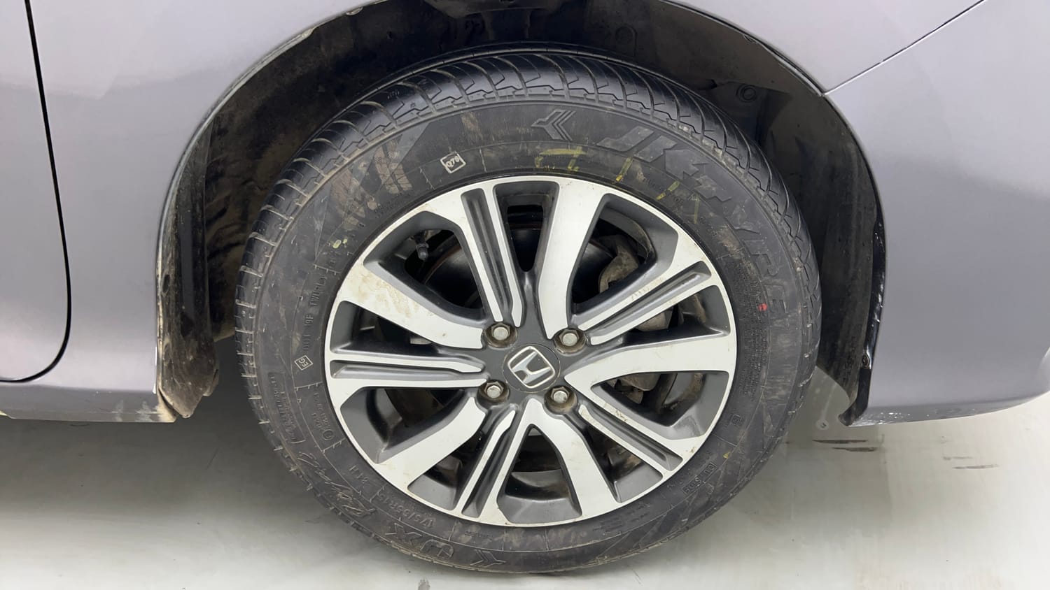 Used 2019 Honda City V Petrol Petrol Manual tyres RIGHT FRONT TYRE RIM VIEW
