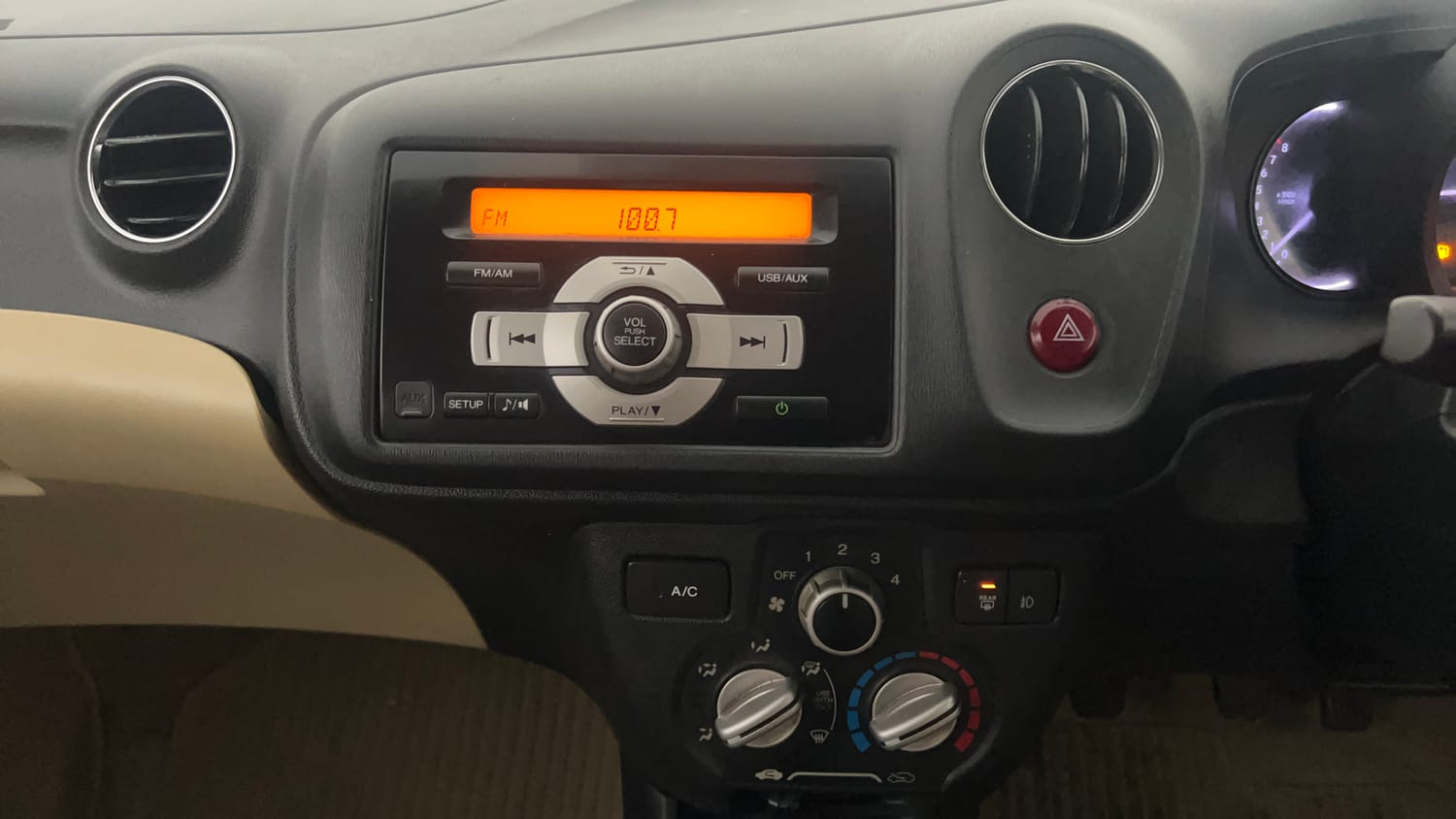 Used 2016 Honda Amaze 1.2 VX i-VTEC Petrol Manual interior MUSIC SYSTEM & AC CONTROL VIEW